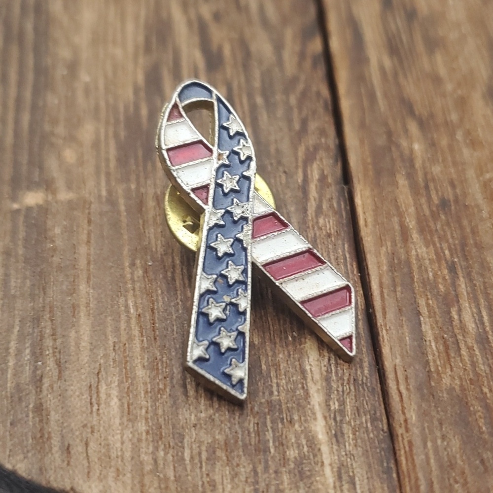 B641 patriotic ribbon usa pin
